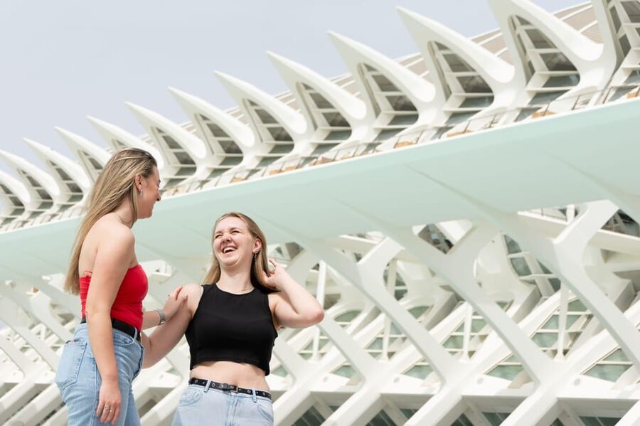 Valencia: Professional photoshoot at City of Arts & Sciences - Price and Timing: Quick Session, Real Value