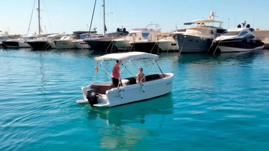 Valencia: Rent Boat Without License - Your 4-hour captain plan: brief, guided cruise, and 1-hour sailing