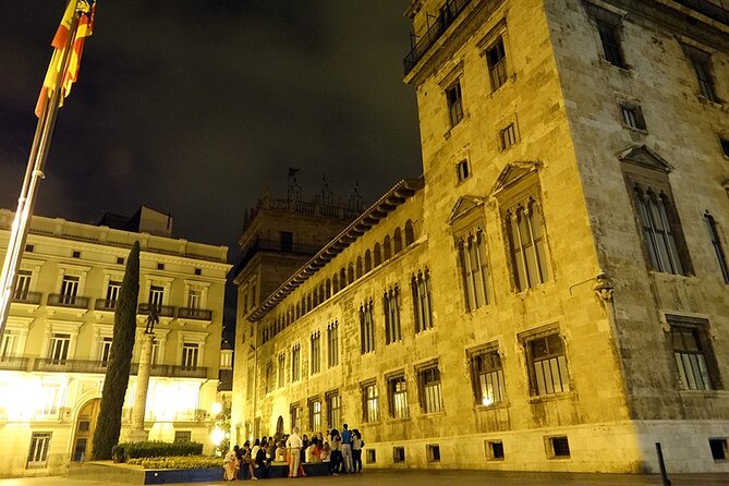 Valencia's Legends & Stories by Moonlight - Meeting at La Lonja de la Seda, and what the walking rhythm feels like