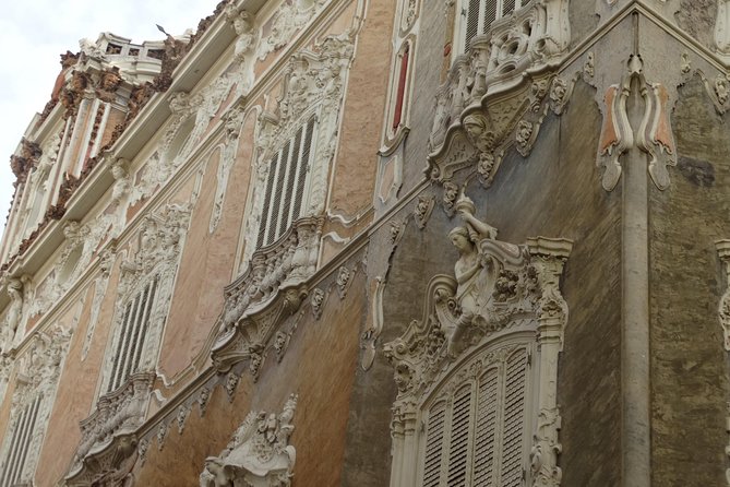 Valencia Step By Step for you - Torres de Serranos and the Turia riverbed: why Valencia still says El Rio