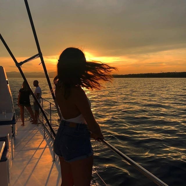 Valencia: Sunset or Daytime Catamaran Cruise with Drink - Boarding at the BORAMAR Ticket Booth and Settling In