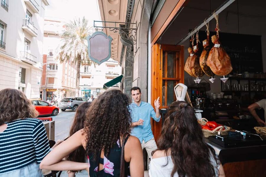 Valencia: Tapas and Drinks Evening Tour - Why the picaeta format is better than a typical tapas checklist