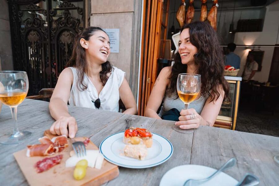 Valencia: Tapas and Drinks Evening Tour - Small group size: the secret to a calmer, better food crawl