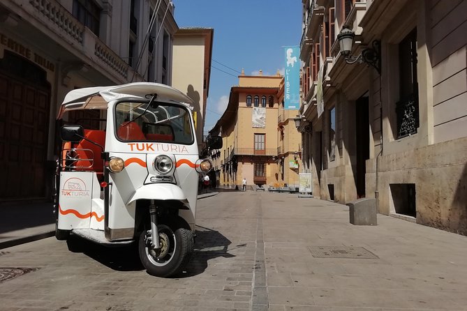 Valencia: Tuk Tuk Full City Tour - Marina views and a panoramic Mediterranean moment