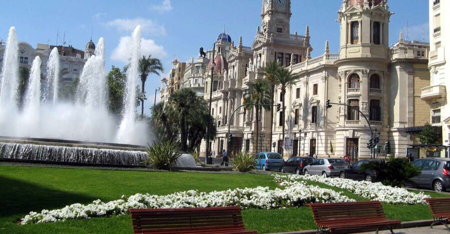Valencia: Walking Tour of the Medieval City Center - Plaza de la Virgen: the medieval heartbeat at street level