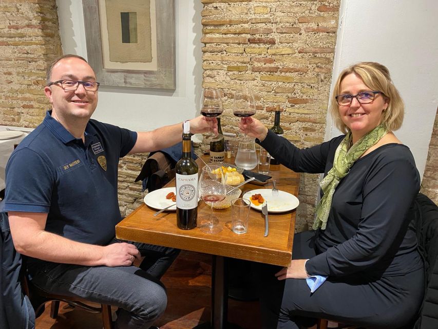 Valencia: Wine Tasting and Tapas Experience - The kind of guide you want: what the reviews suggest