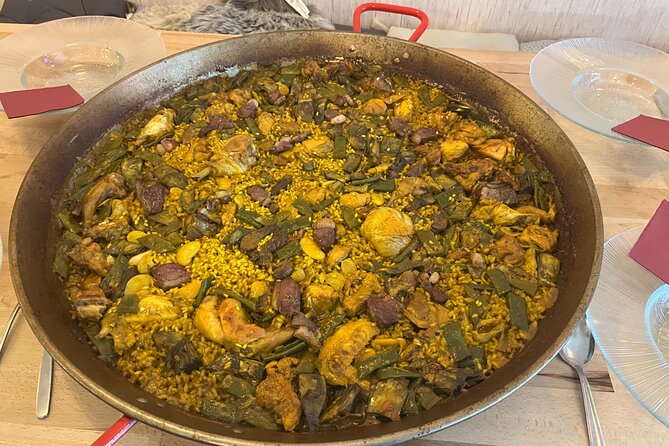 Valencian Paella class with welcome drinks and tapas - The Perellò tomato tasting: a simple detail with big payoff