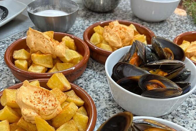 Valencian paella cooking class, tapas and visit to Ruzafa market. - The paella lesson: chicken and rabbit, hands-on steps