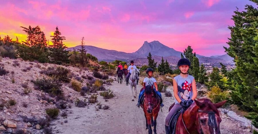 Villajoyosa Horseback Riding in the Mountains with sea views - How the 1.5-hour and 2-hour rides change the day