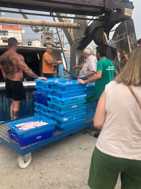 Villajoyosa: Seafood Route and Fish Auction. - Watching the live fish auction: the part that makes it stick