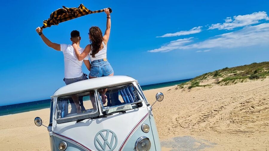 Vintage Tour around Alicante in genuine Kombi T1 vans - Host vibe matters: Helio’s photo help and the “make it easy” approach