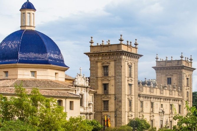 Walking in Valencia - Palacio del Marqués de Dos Aguas, Baroque Facade and Ceramic Collection