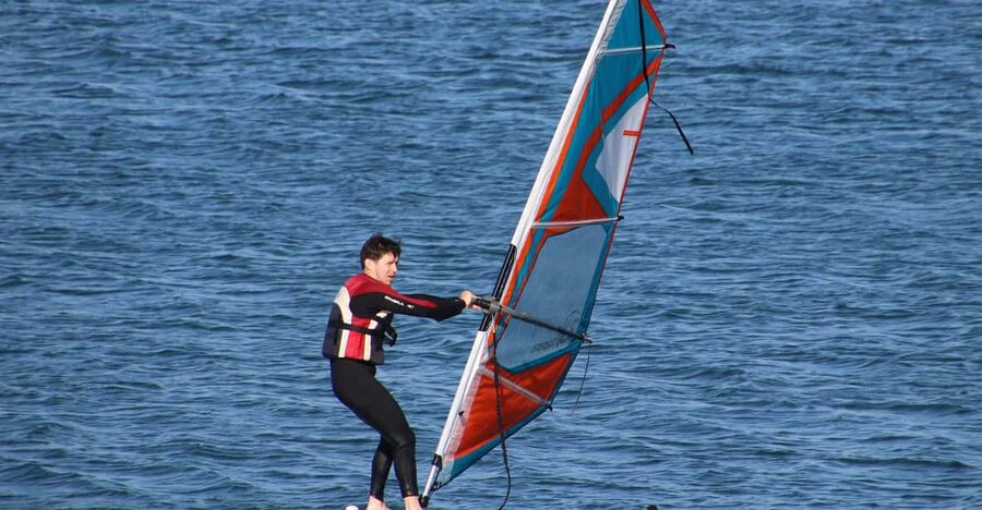 Windsurf class on Valencia beach - Valencia beach wind: the real reason you book this