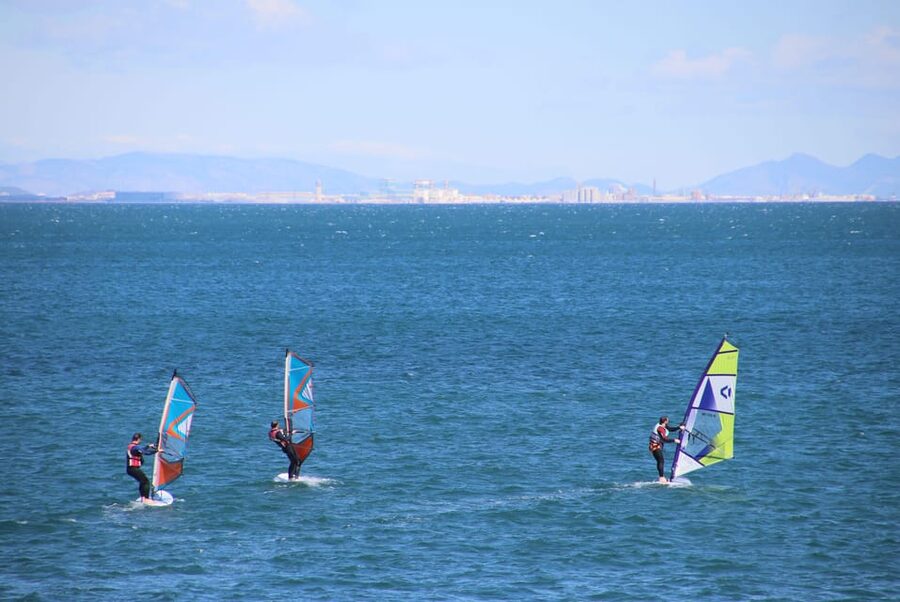 Windsurf class on Valencia beach - The 2-hour session, step by step (what your morning or afternoon should feel like)